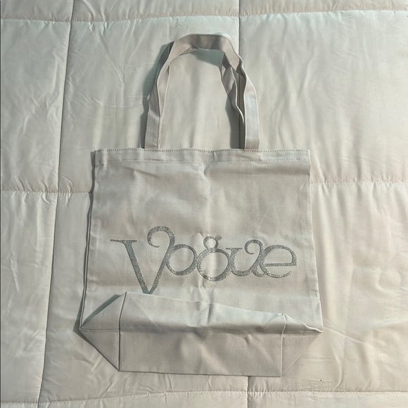 Vogue Handbags - Vogue White Silver Tote Bag Minimalist Design